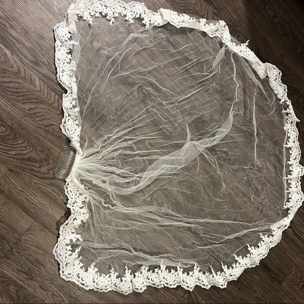 Allure bride bridal gown with lace and train inc,veil - Picture 10 of 12